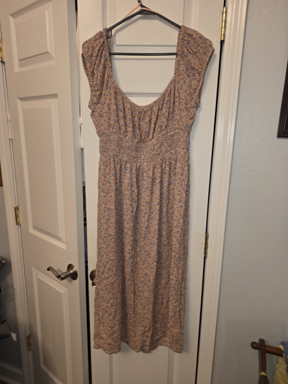 Floral Scoop-Neck Midi Dress in Dusty Pink